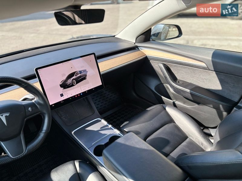 Седан Tesla Model 3 2022 в Киеве