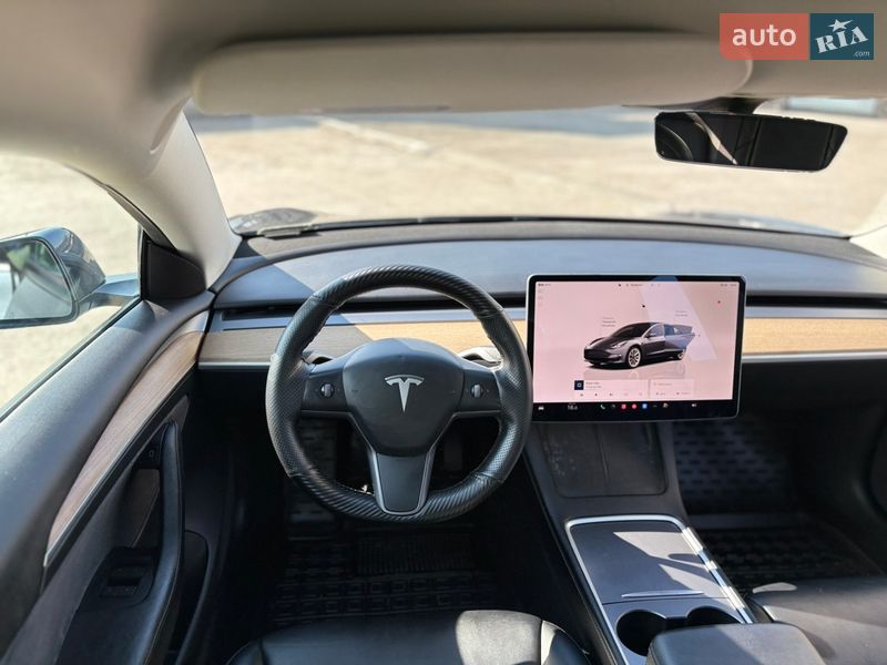 Седан Tesla Model 3 2022 в Киеве