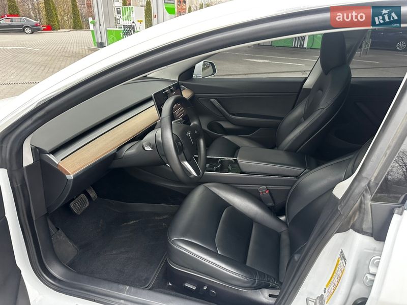Седан Tesla Model 3 2019 в Житомирі