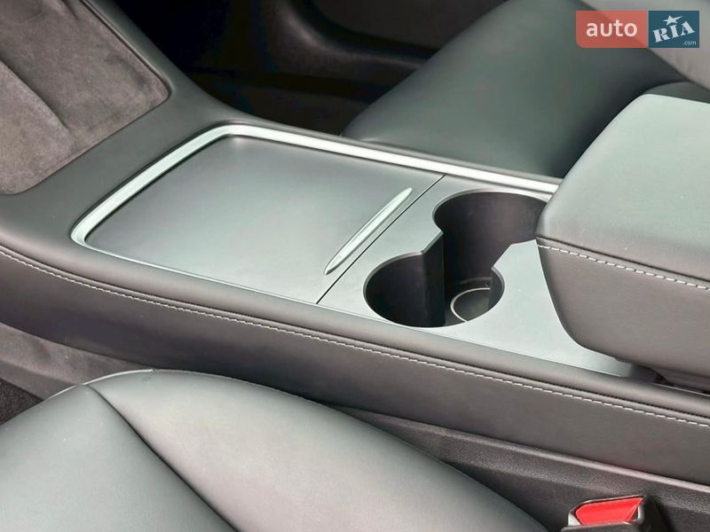 Седан Tesla Model 3 2023 в Києві