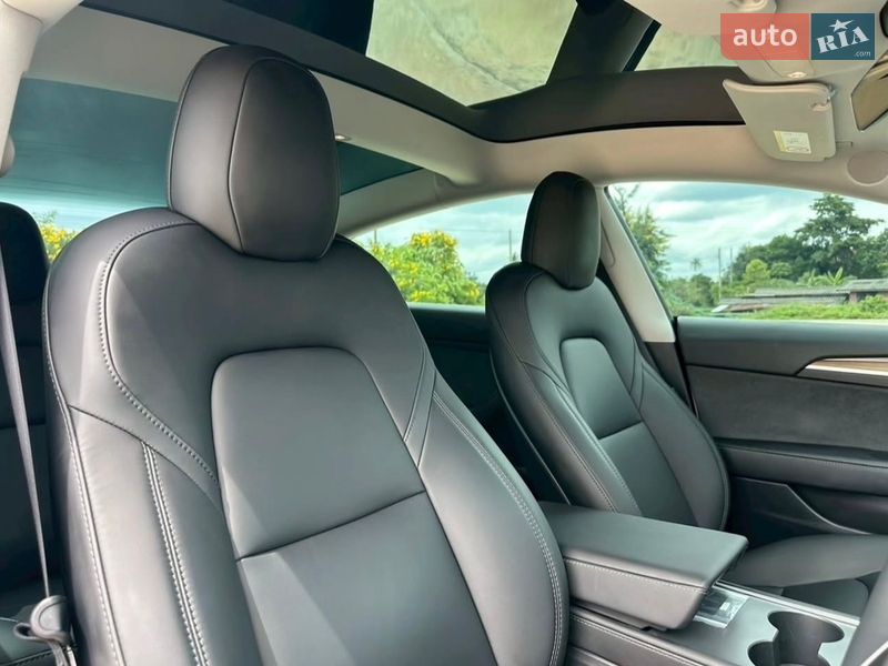 Седан Tesla Model 3 2023 в Києві