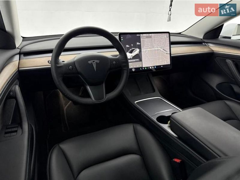 Седан Tesla Model 3 2023 в Києві