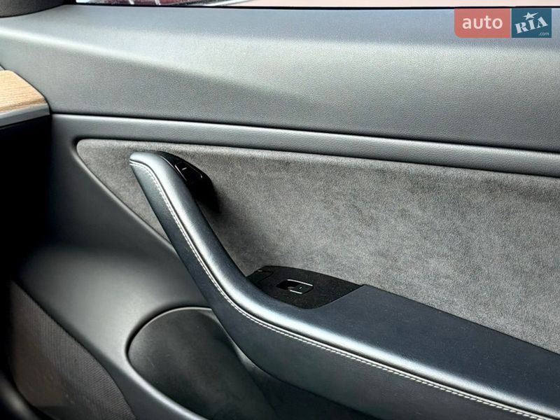 Седан Tesla Model 3 2018 в Киеве