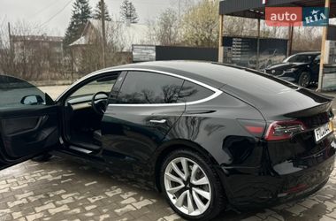 Седан Tesla Model 3 2020 в Бучаче