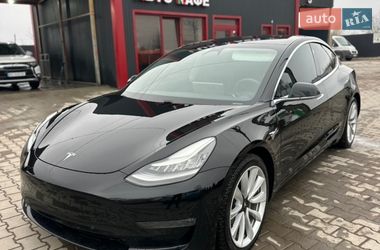 Седан Tesla Model 3 2020 в Бучаче