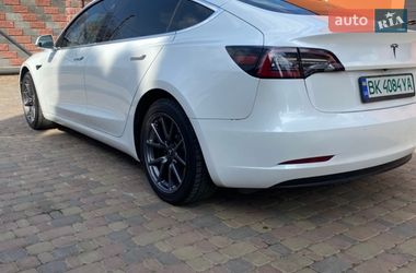 Седан Tesla Model 3 2019 в Ровно