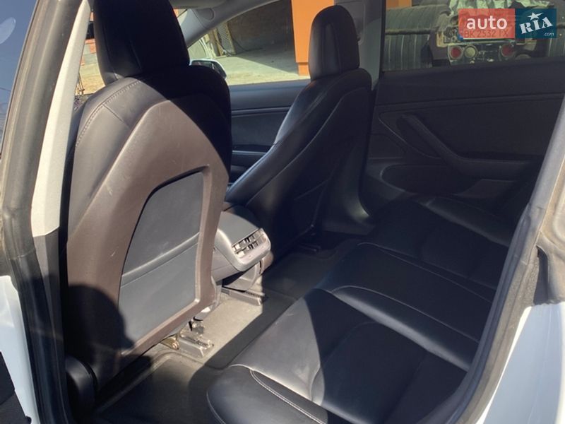 Седан Tesla Model 3 2019 в Рівному