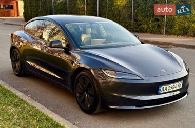 Седан Tesla Model 3 2024 в Києві