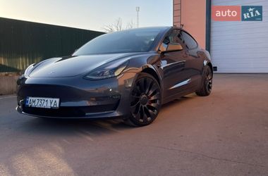 Седан Tesla Model 3 2021 в Коростене