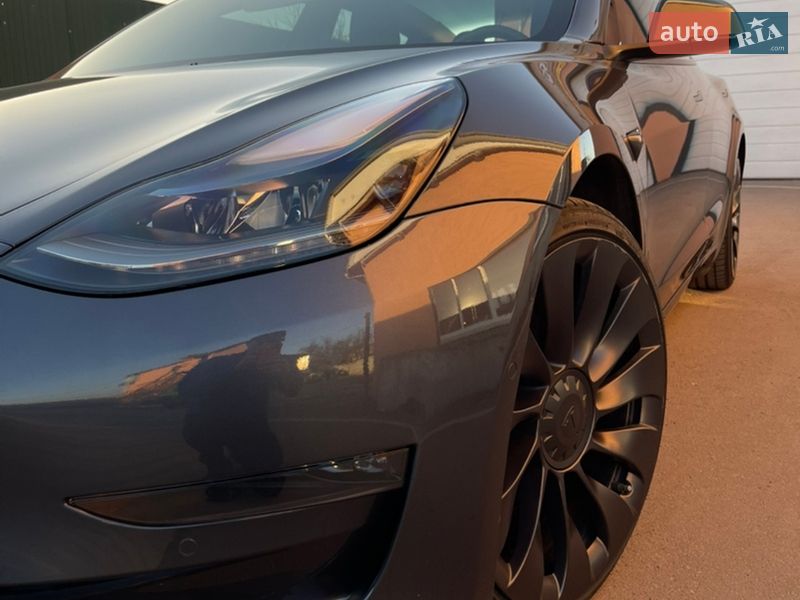 Седан Tesla Model 3 2021 в Коростені