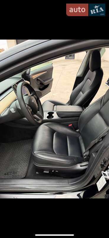 Седан Tesla Model 3 2022 в Ківерцях