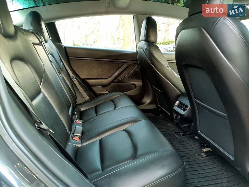 Седан Tesla Model 3 2019 в Киеве