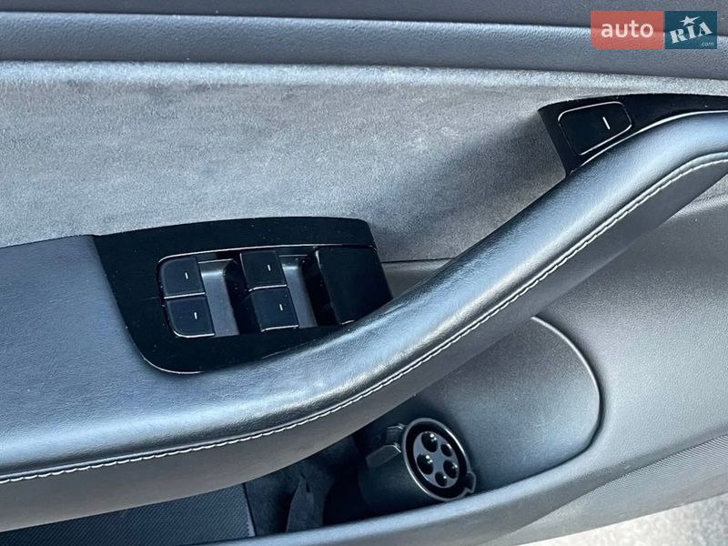 Седан Tesla Model 3 2019 в Киеве
