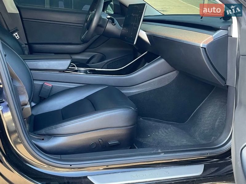Седан Tesla Model 3 2019 в Киеве