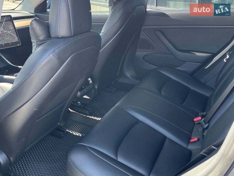 Седан Tesla Model 3 2018 в Києві