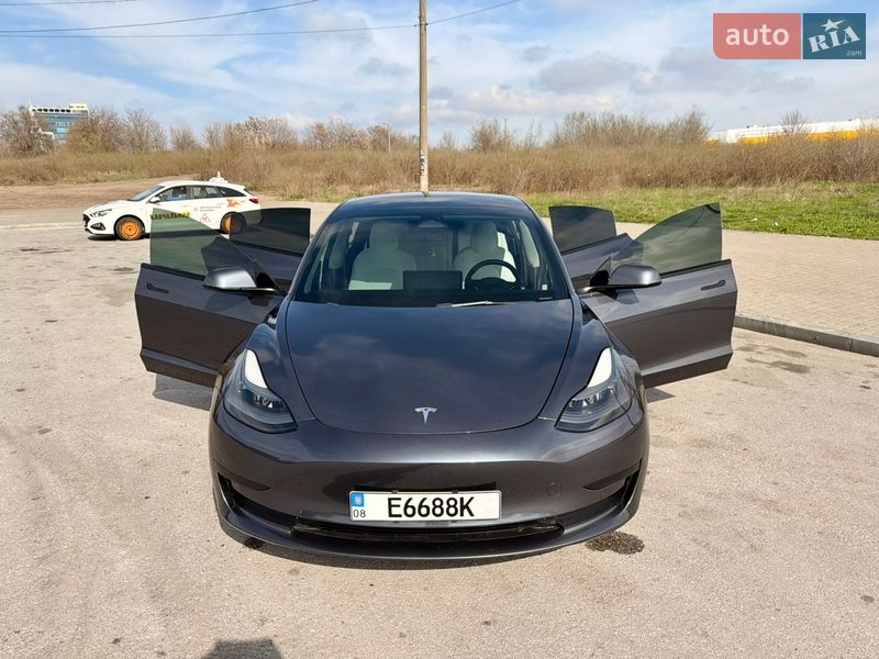Седан Tesla Model 3 2022 в Запорожье