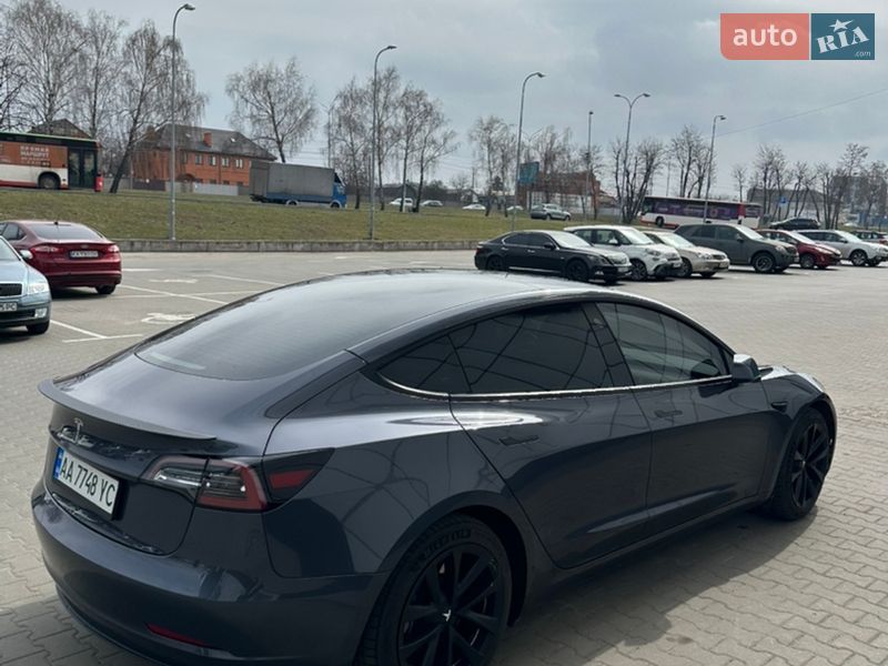 Седан Tesla Model 3 2022 в Києві