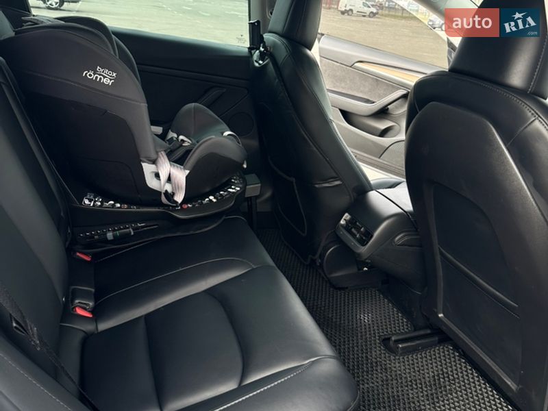 Седан Tesla Model 3 2022 в Києві