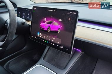 Седан Tesla Model 3 2023 в Чернівцях
