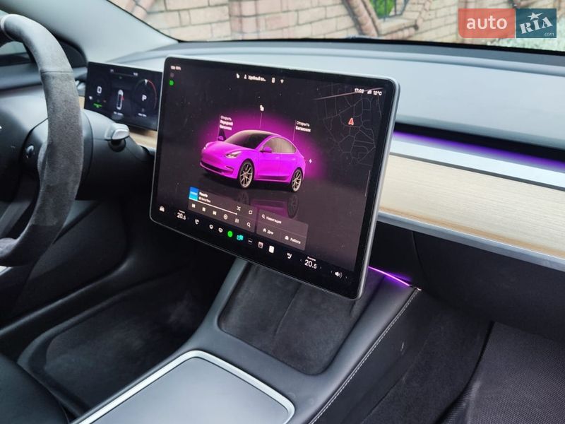 Седан Tesla Model 3 2023 в Чернівцях