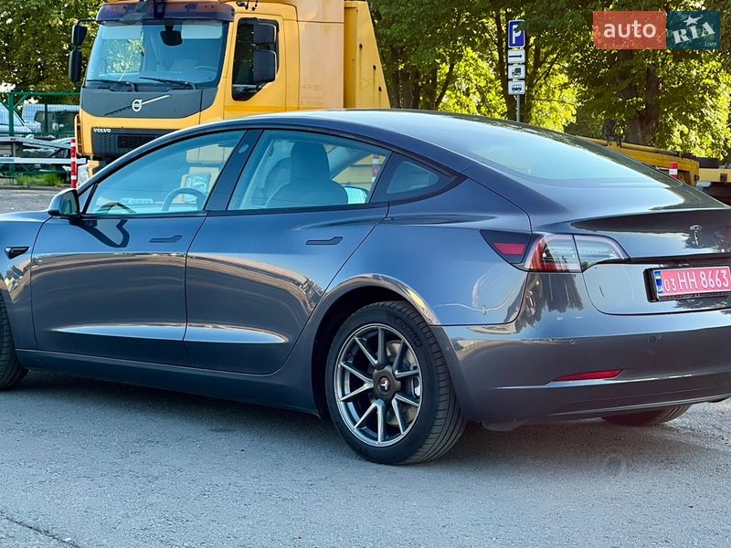 Седан Tesla Model 3 2020 в Рівному