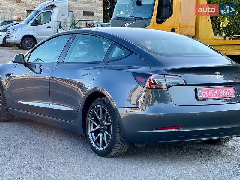 Седан Tesla Model 3 2020 в Рівному