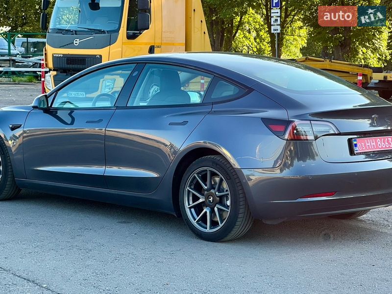 Седан Tesla Model 3 2020 в Рівному
