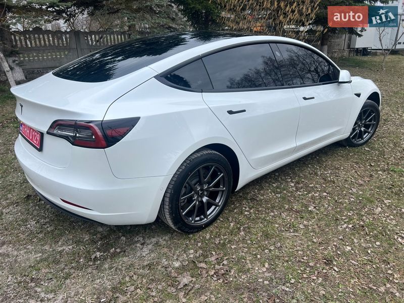 Седан Tesla Model 3 2020 в Збаражі