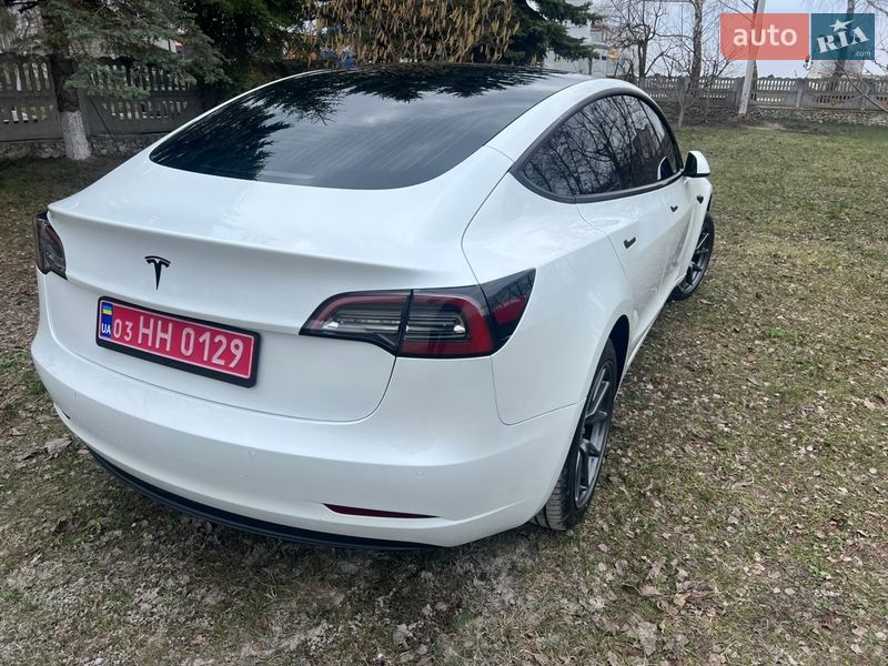 Седан Tesla Model 3 2020 в Збаражі