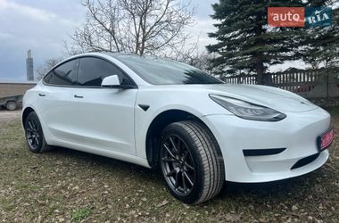 Седан Tesla Model 3 2020 в Збаражі