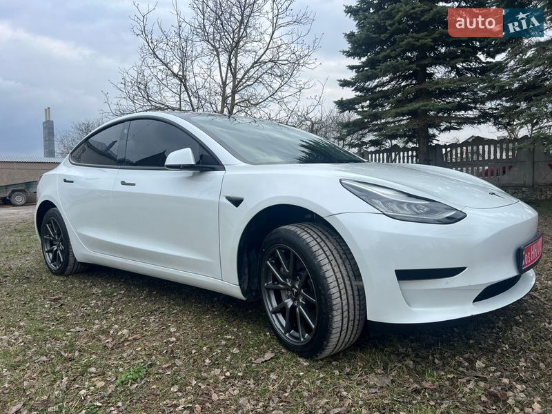 Седан Tesla Model 3 2020 в Збаражі