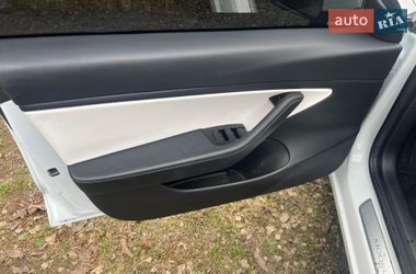 Седан Tesla Model 3 2020 в Збаражі