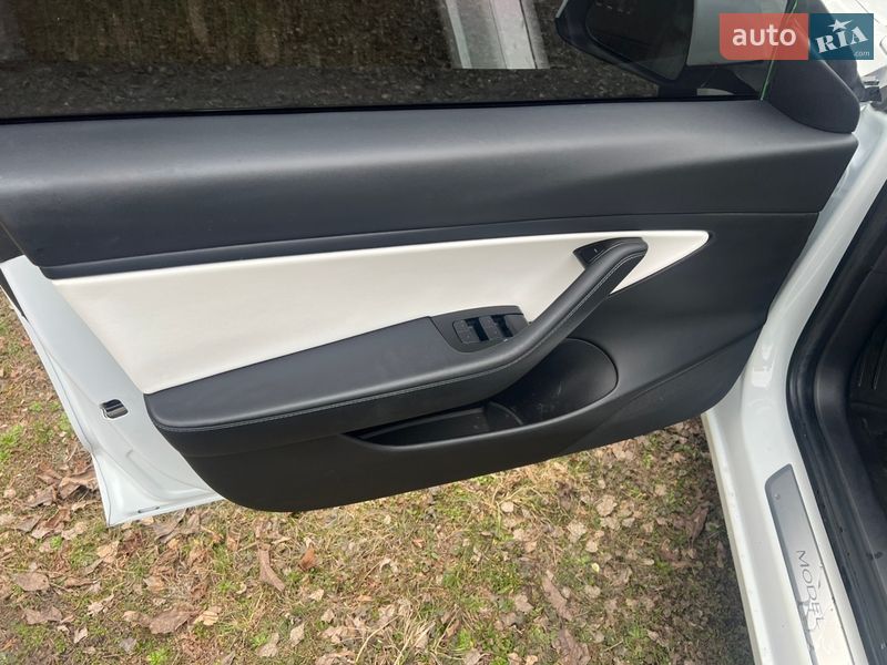Седан Tesla Model 3 2020 в Збаражі