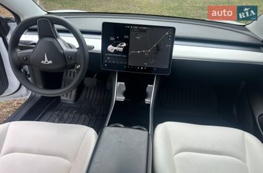 Седан Tesla Model 3 2020 в Збаражі