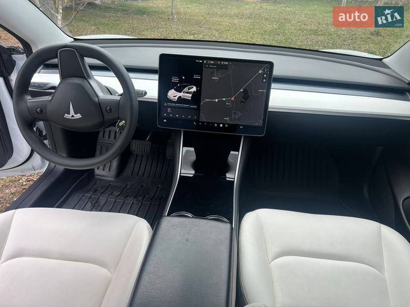 Седан Tesla Model 3 2020 в Збаражі