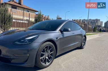 Седан Tesla Model 3 2022 в Киеве