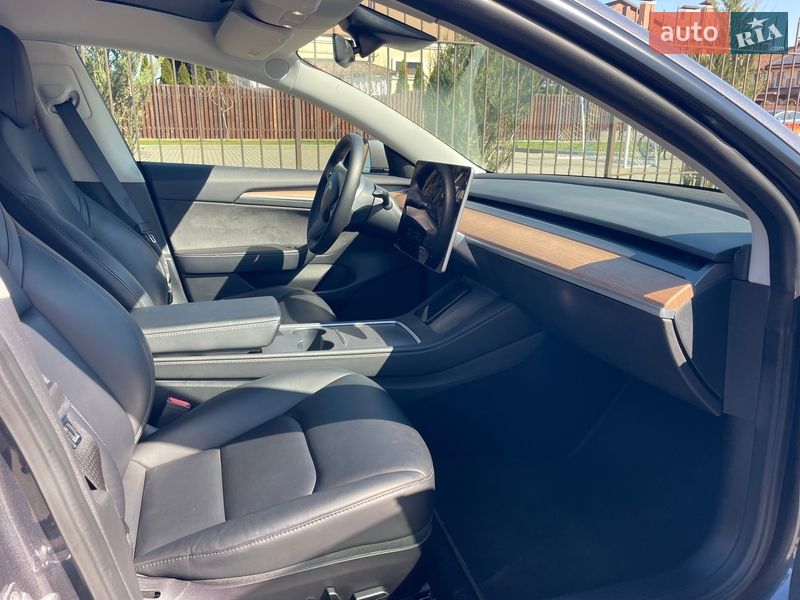 Седан Tesla Model 3 2022 в Киеве