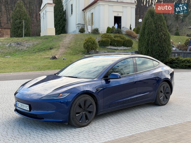 Седан Tesla Model 3 2024 в Львове
