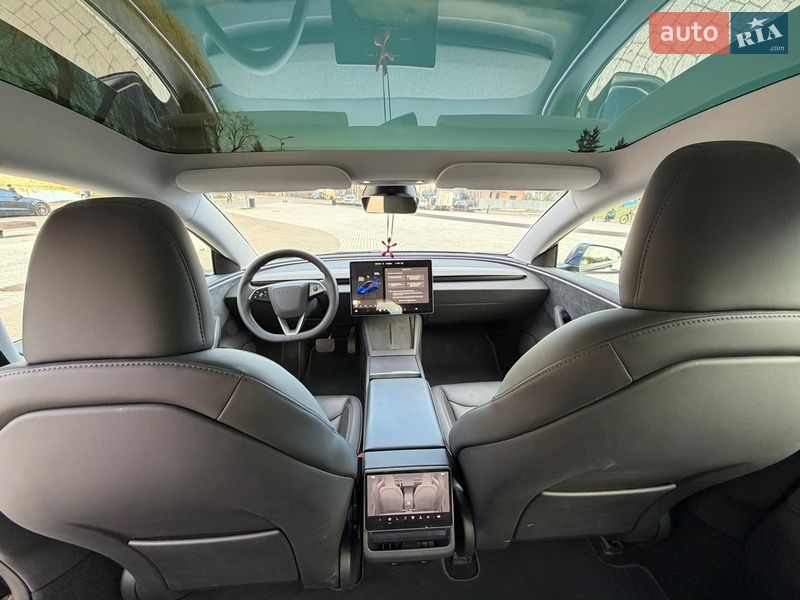 Седан Tesla Model 3 2024 в Львове