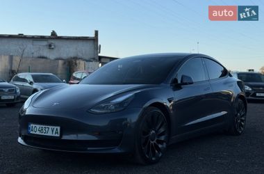 Седан Tesla Model 3 2023 в Ужгороді
