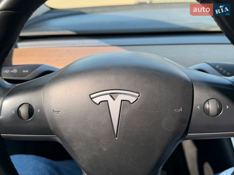 Седан Tesla Model 3 2018 в Ровно