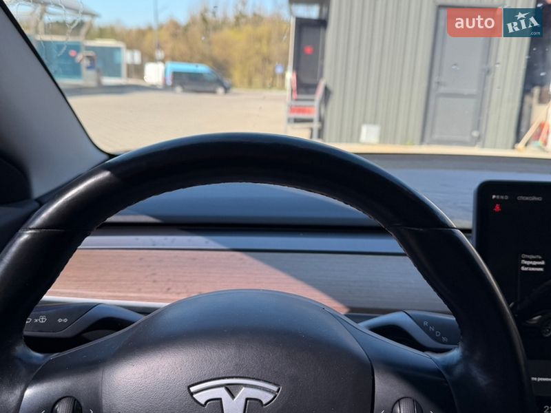 Седан Tesla Model 3 2018 в Ровно