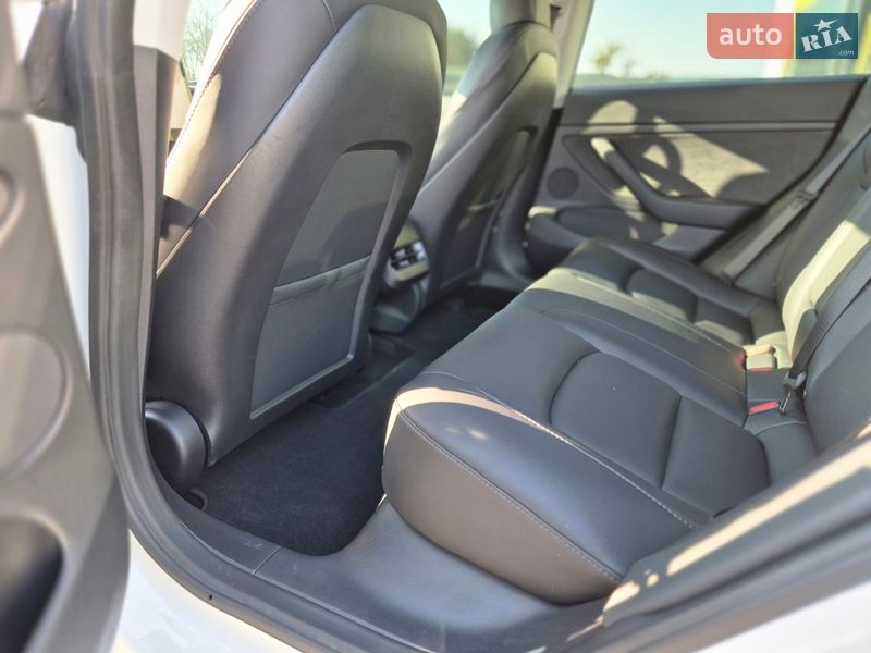 Седан Tesla Model 3 2022 в Виннице