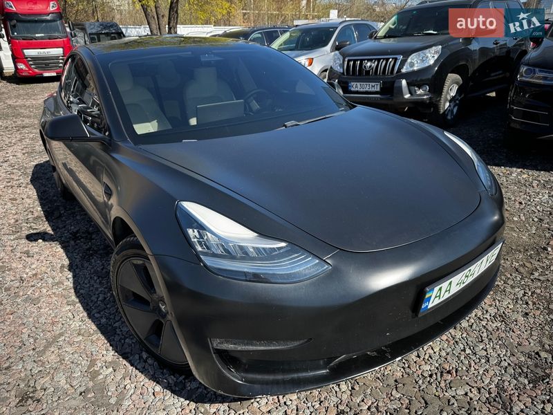 Седан Tesla Model 3 2020 в Киеве