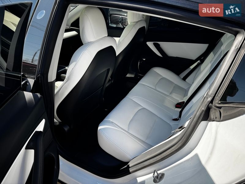 Седан Tesla Model 3 2020 в Киеве