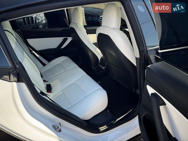 Седан Tesla Model 3 2020 в Киеве