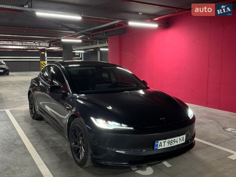 Седан Tesla Model 3 2024 в Ивано-Франковске