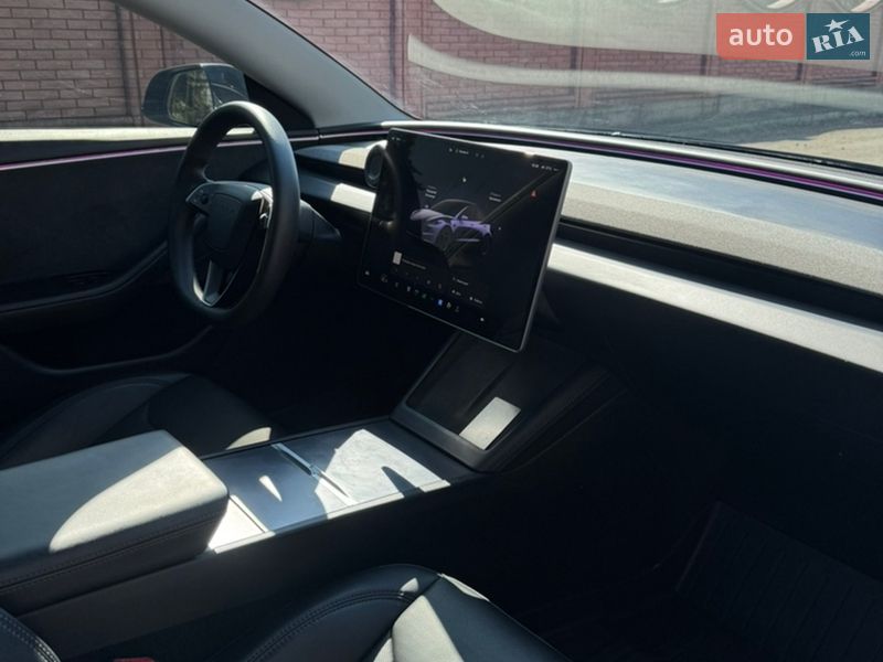 Седан Tesla Model 3 2024 в Ивано-Франковске