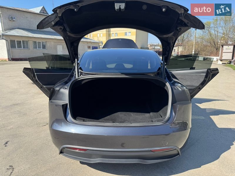 Седан Tesla Model 3 2024 в Ивано-Франковске