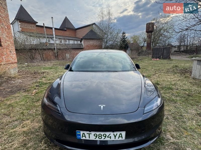 Седан Tesla Model 3 2024 в Ивано-Франковске
